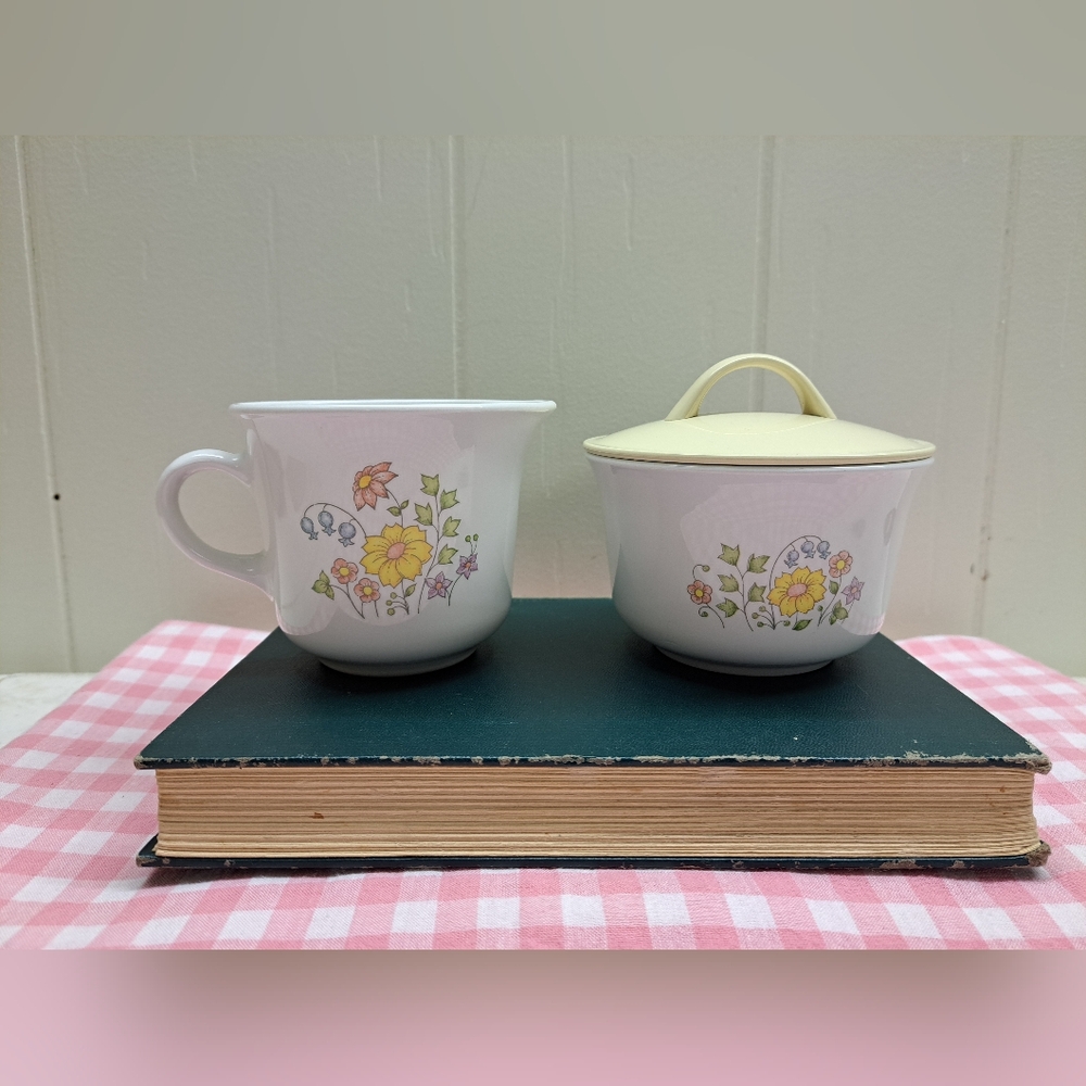 Vintage Spring Meadow Corelle Cream & Sugar With Lid